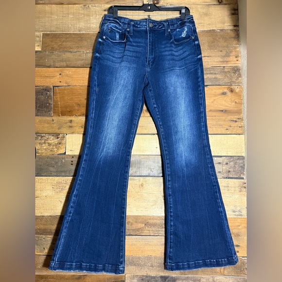 KanCan Celestine Mid-Rise Flare jeans with stretch,‎ women's size 30 Dark Wash - Picture 1 of 8